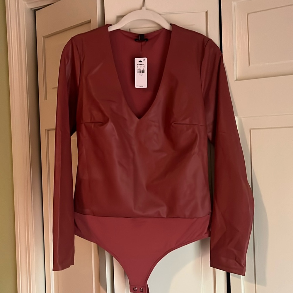Women’s top body contour size medium Maeve